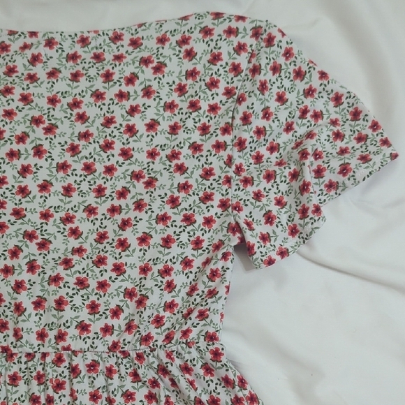 UO Kerry Ivory Floral Playsuit, Color Red/Green/White Size SP - Picture 12 of 16